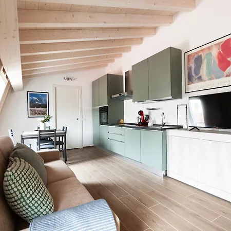 アパート Guinizzelli 4 *