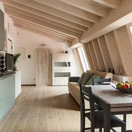 アパート Guinizzelli 4 *